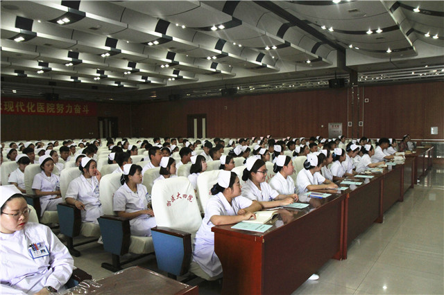 哈尔滨医护卫生校16级护理专业学生赴哈尔滨医院实习